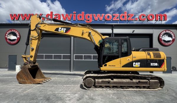 CATERPILLAR 323D